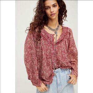 Free People Cool Meadow Printed Swing
Top shirt in Cranberry XS